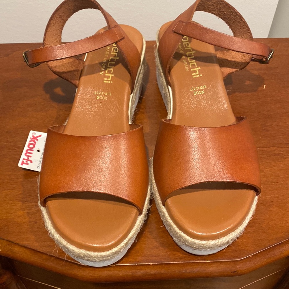 Beautiful leather sandals size 8/38. Made in Spain.